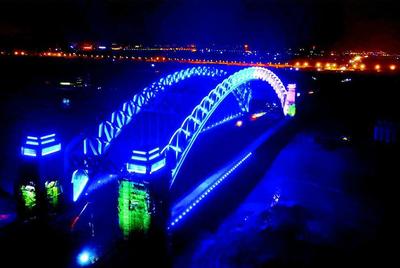 十號線橋披上彩色“外衣” 為汾河再添一道亮麗風景線